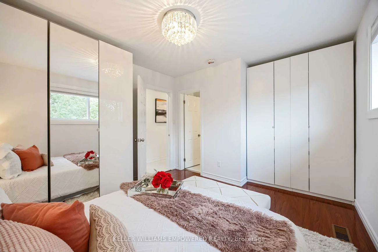 112, Kingslake, Don Valley Village, Toronto