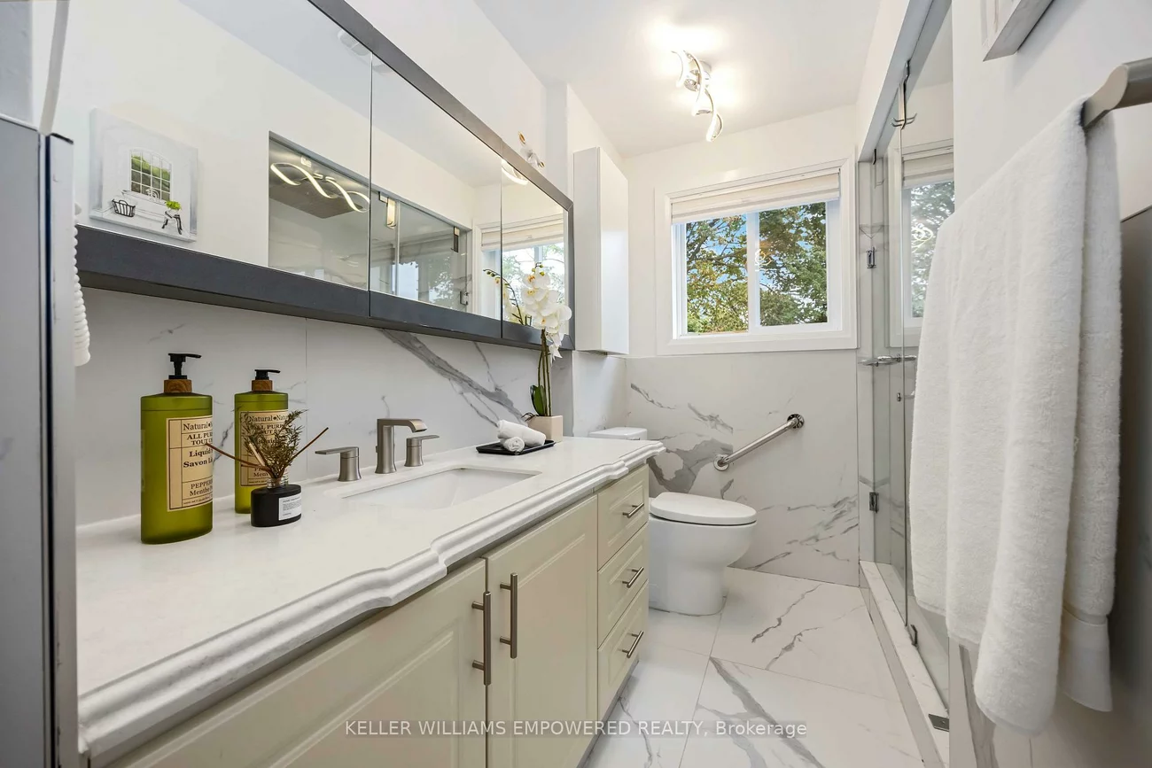 112, Kingslake, Don Valley Village, Toronto