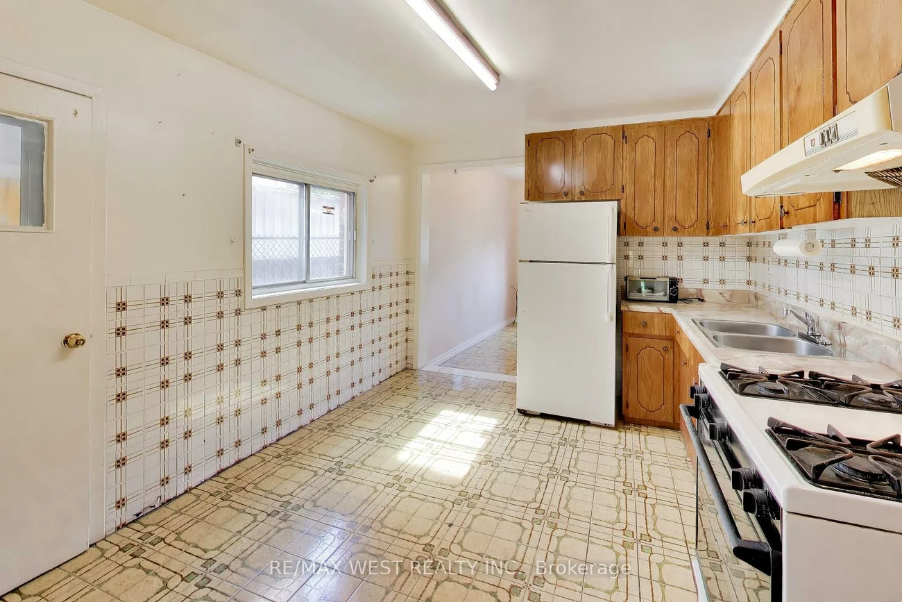 99, Euclid, Trinity-Bellwoods, Toronto