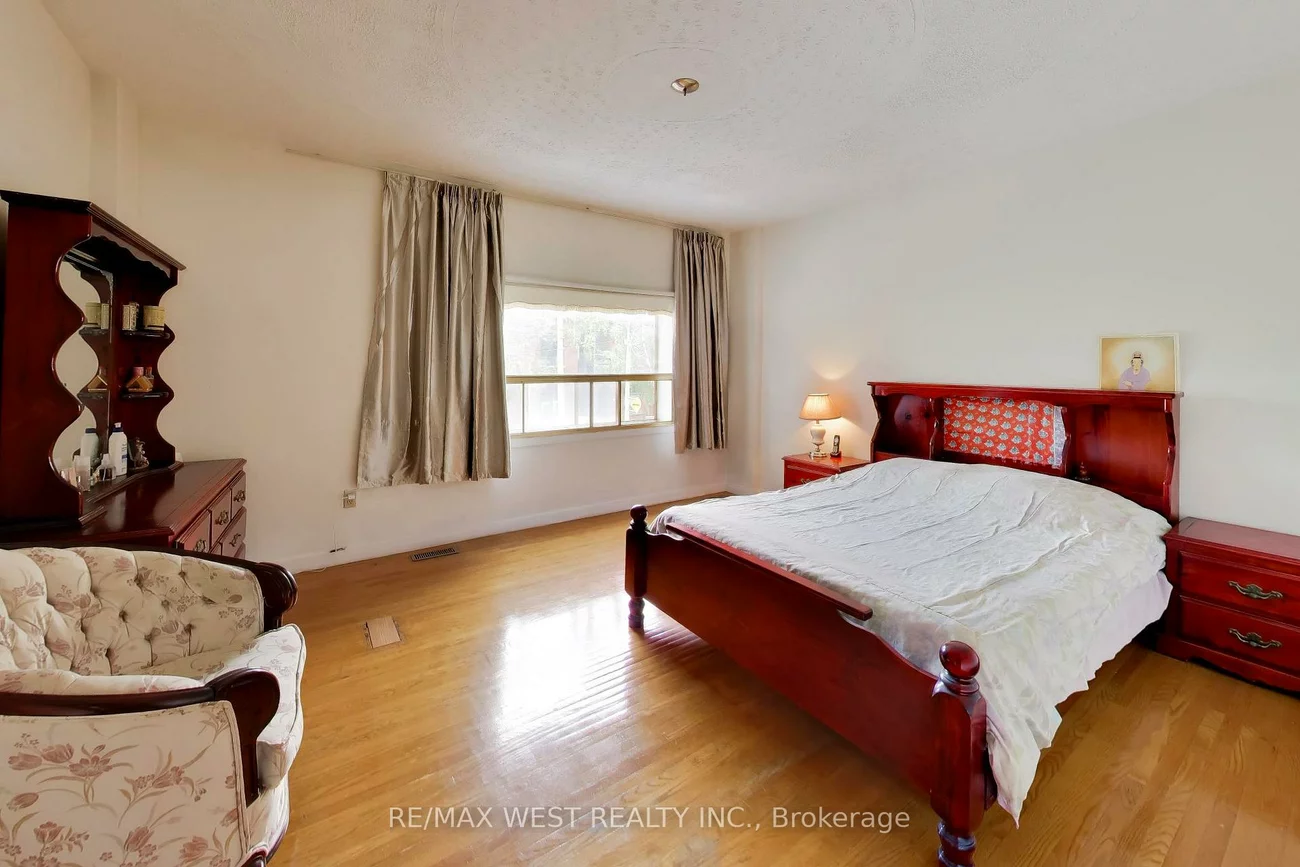 99, Euclid, Trinity-Bellwoods, Toronto