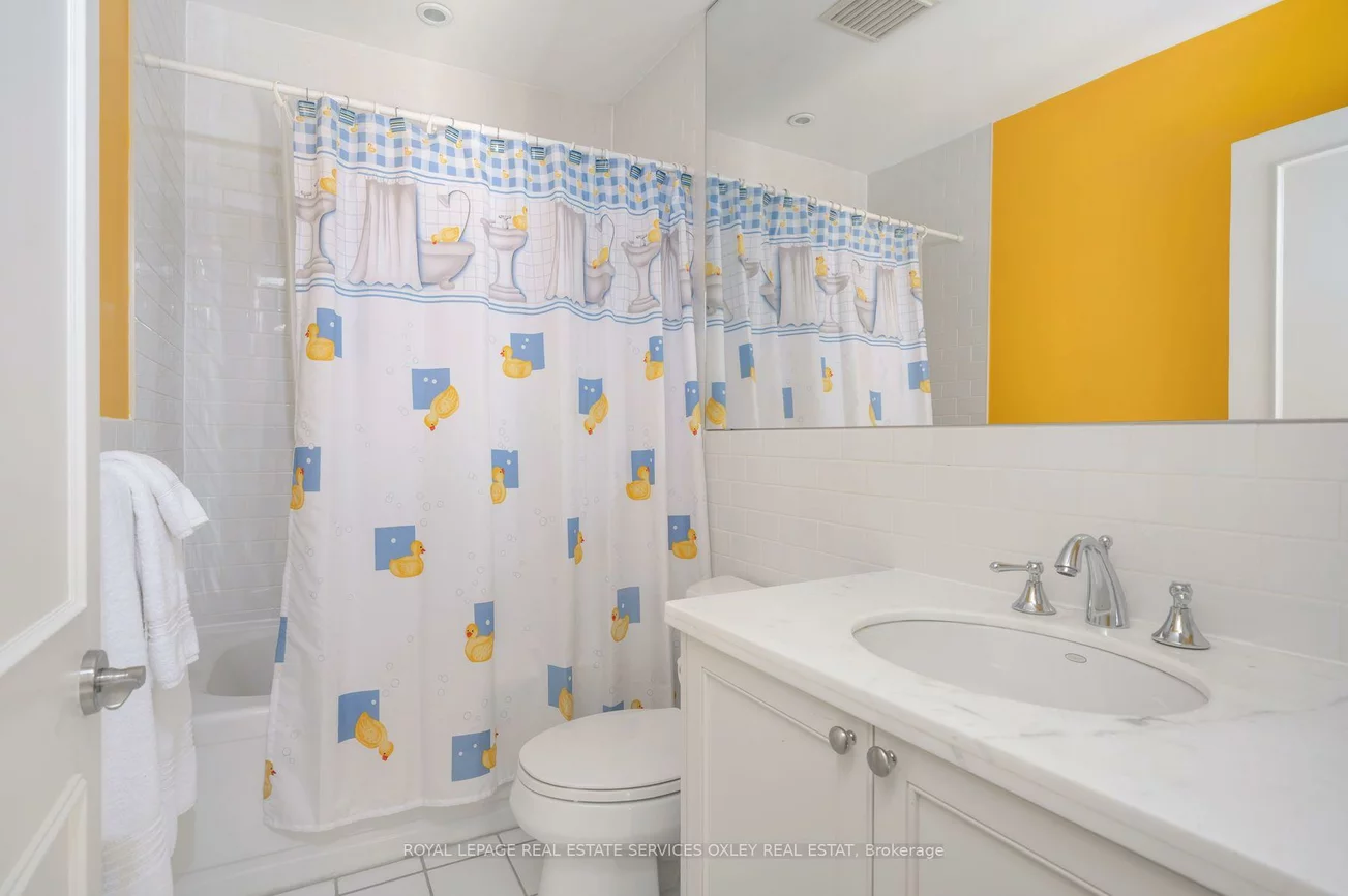 107, Roxborough, Annex, Toronto