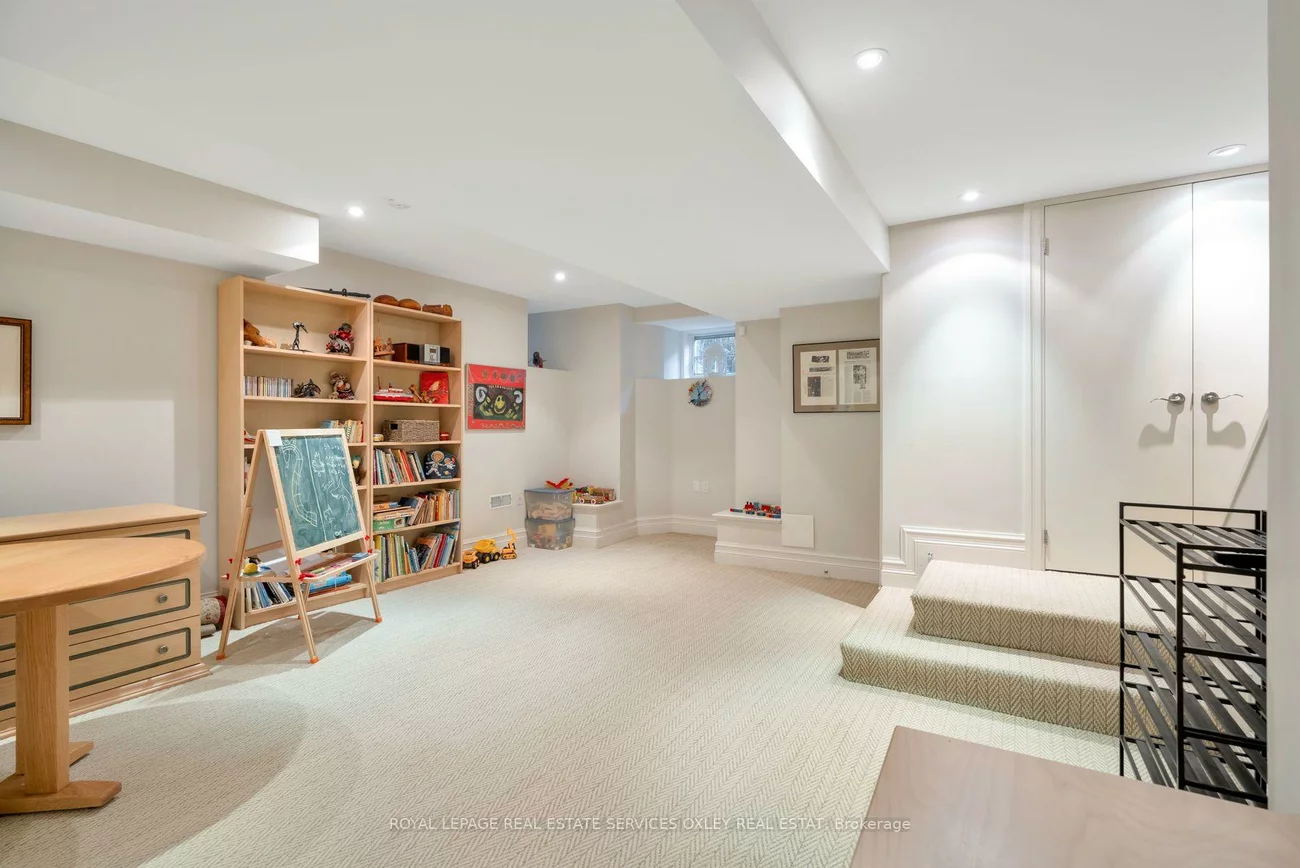 107, Roxborough, Annex, Toronto