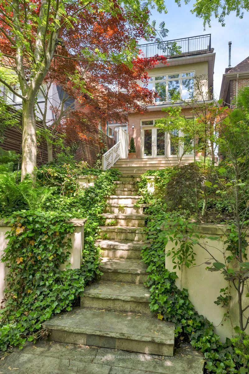 107, Roxborough, Annex, Toronto