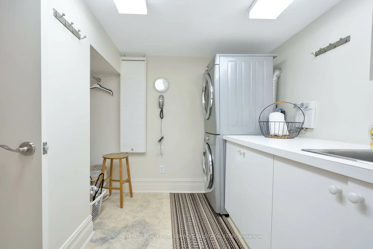 107, Roxborough, Annex, Toronto