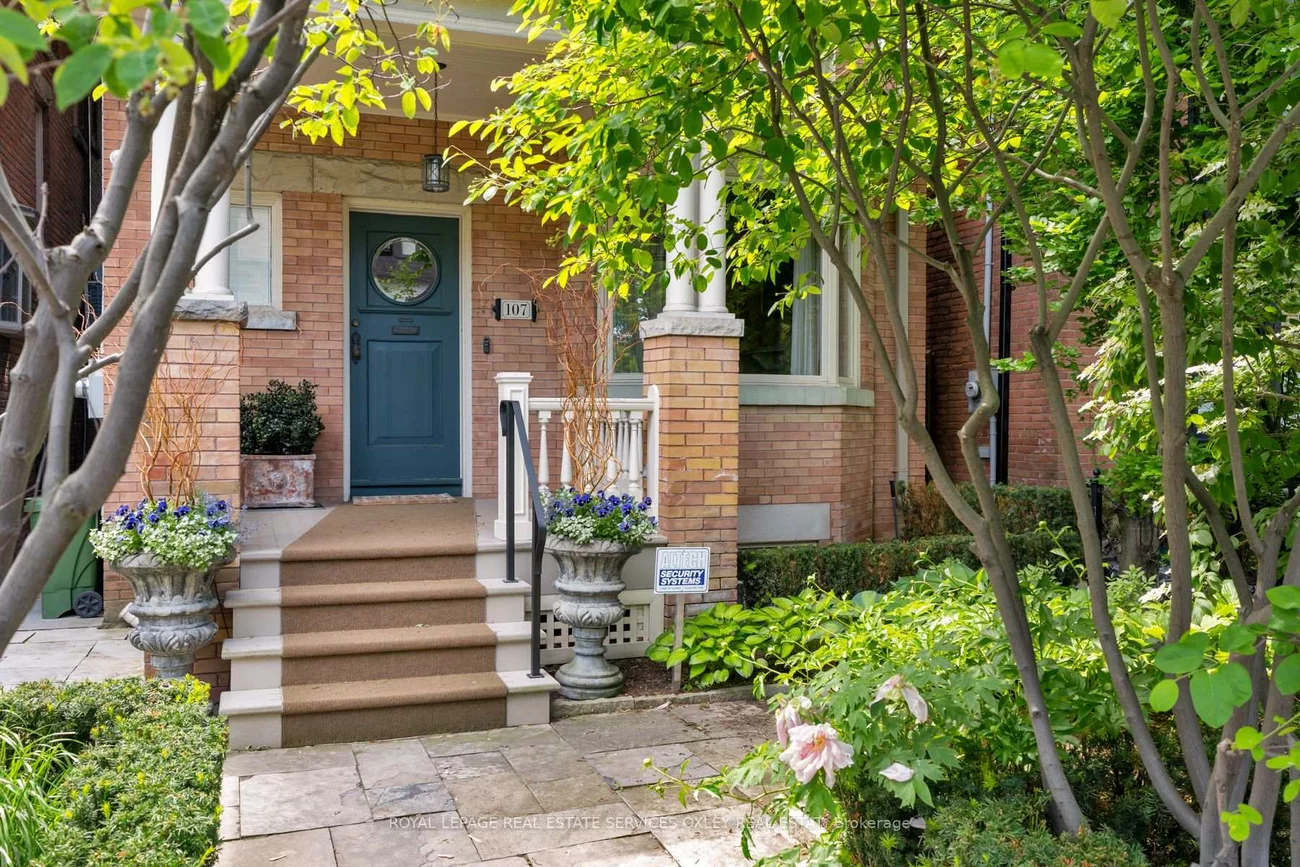 107, Roxborough, Annex, Toronto