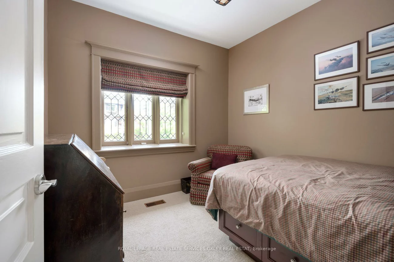 107, Roxborough, Annex, Toronto