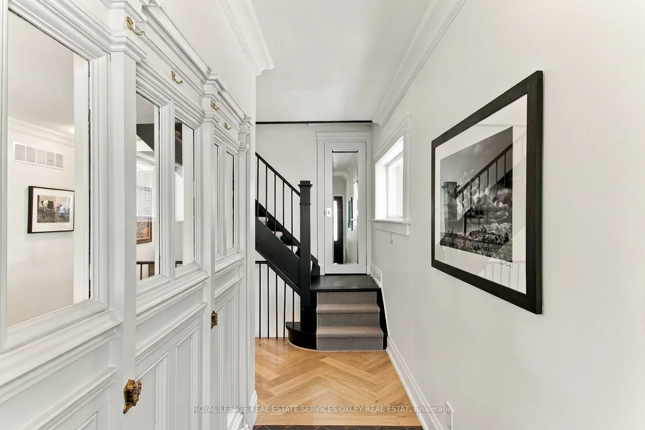 113, Sherwood, Mount Pleasant East, Toronto