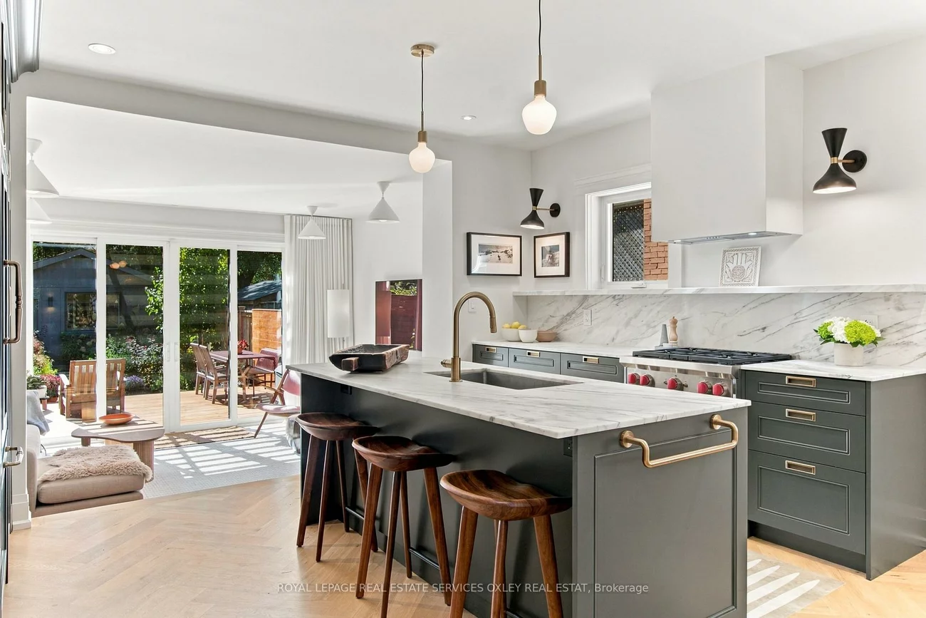 113, Sherwood, Mount Pleasant East, Toronto