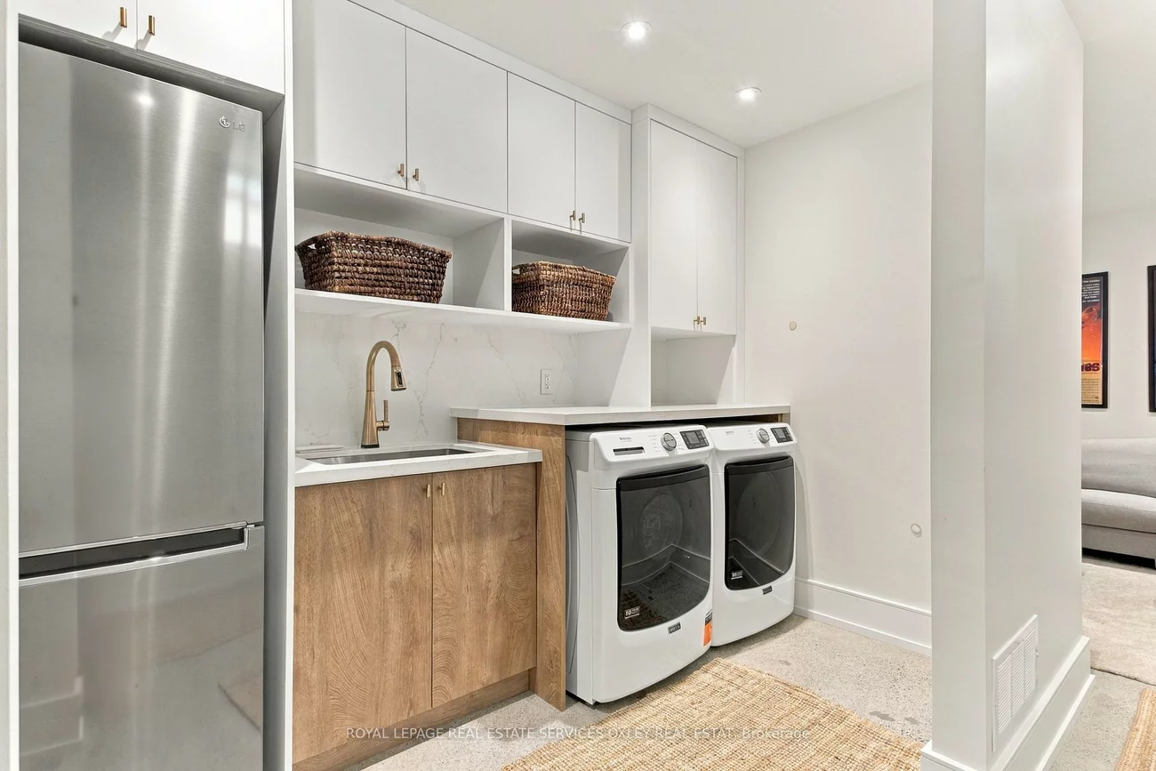 113, Sherwood, Mount Pleasant East, Toronto