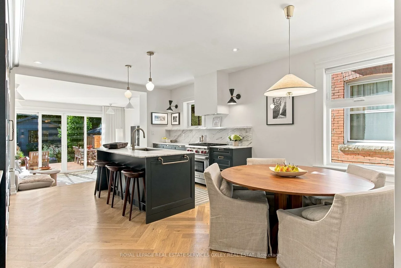 113, Sherwood, Mount Pleasant East, Toronto
