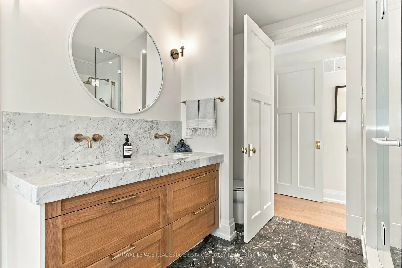 113, Sherwood, Mount Pleasant East, Toronto
