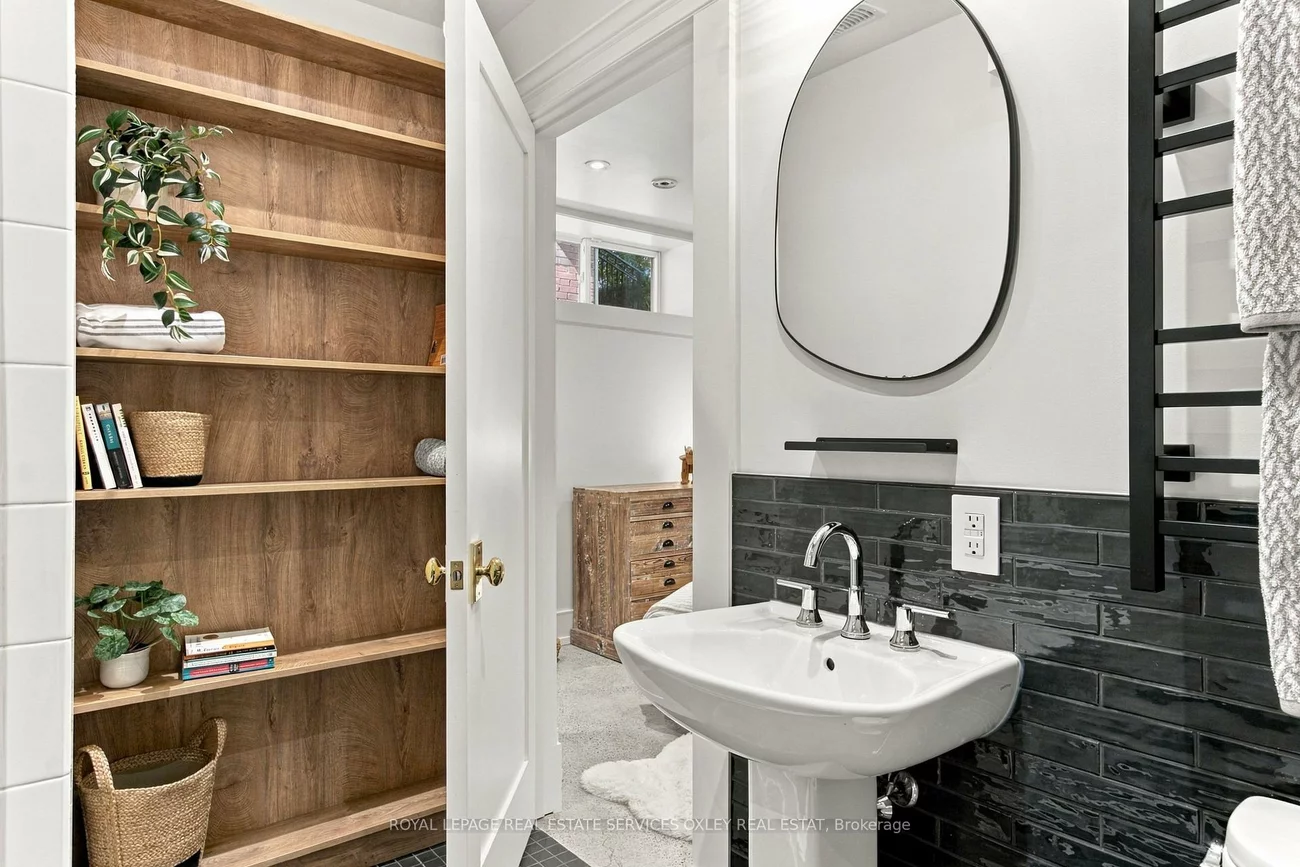 113, Sherwood, Mount Pleasant East, Toronto