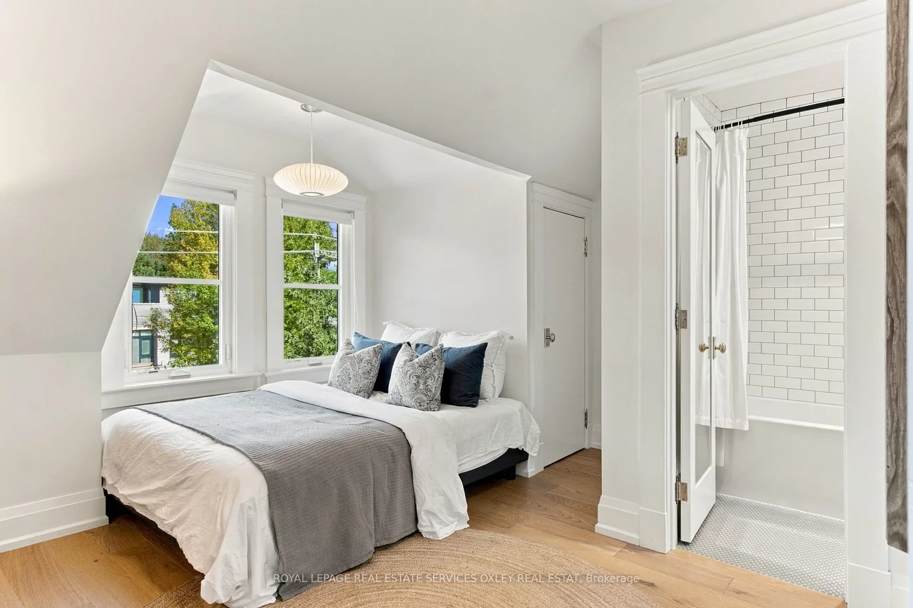 113, Sherwood, Mount Pleasant East, Toronto