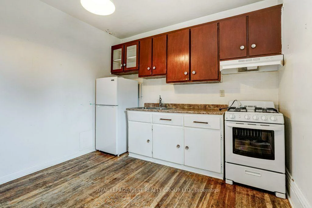 28, Concord, Palmerston-Little Italy, Toronto