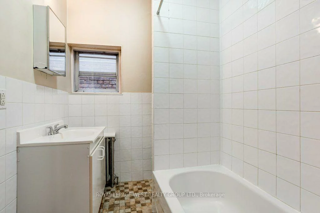 28, Concord, Palmerston-Little Italy, Toronto