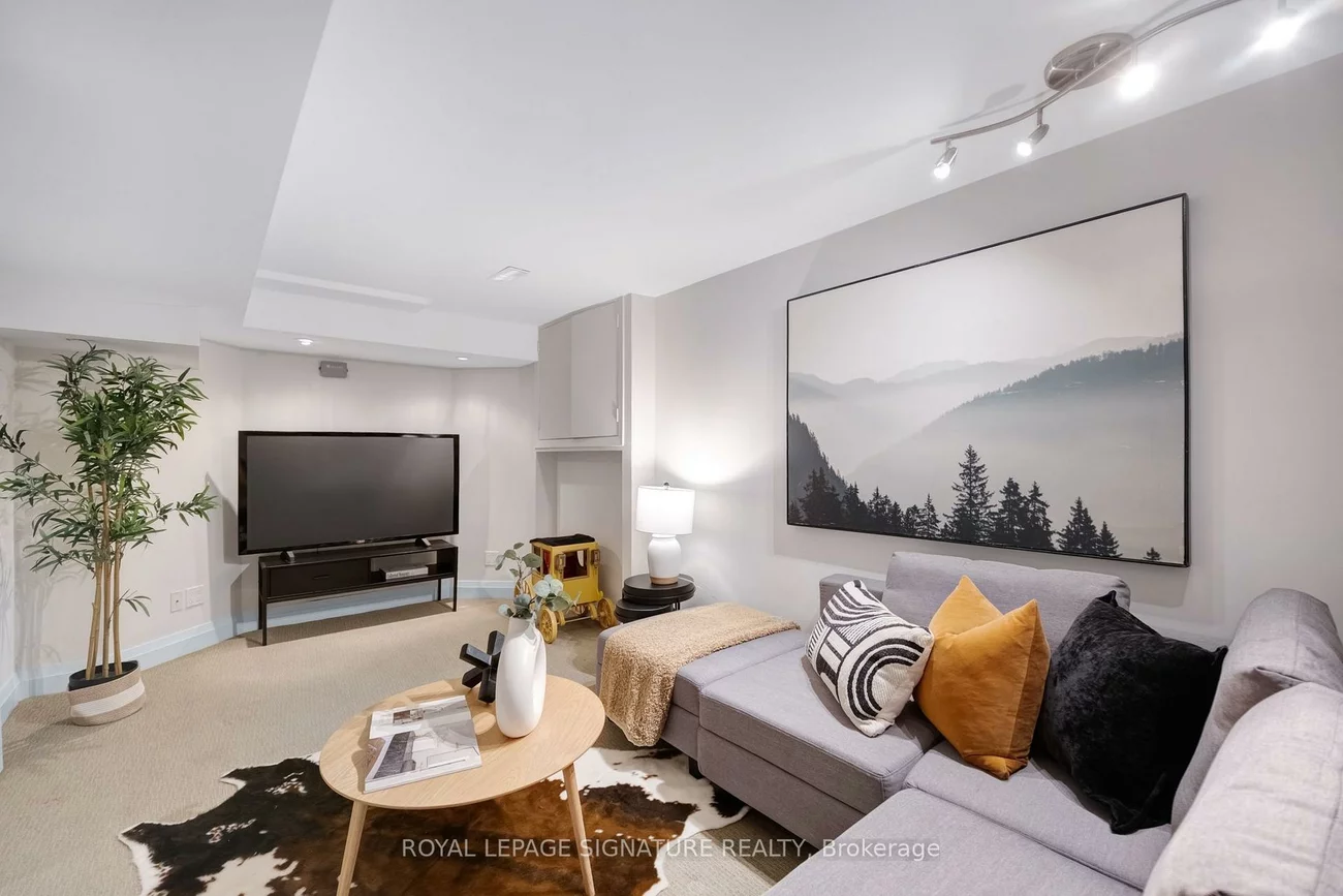 5, Jean, Rosedale-Moore Park, Toronto