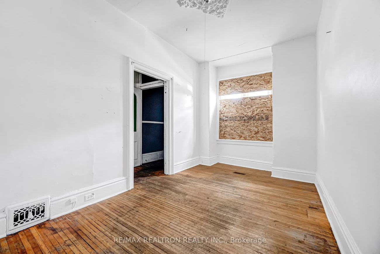 631, Richmond, Niagara, Toronto