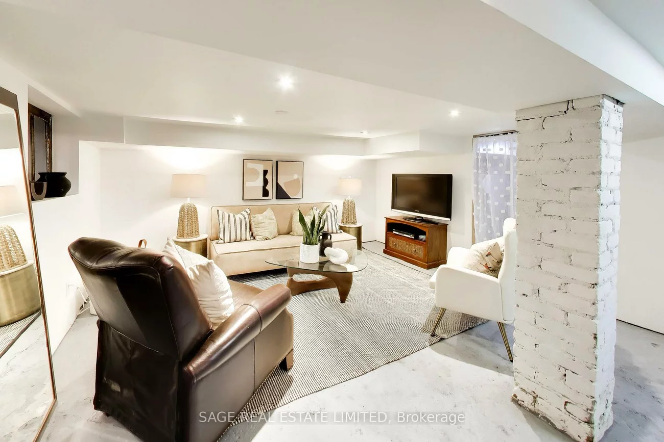 57, Edith, Yonge-Eglinton, Toronto