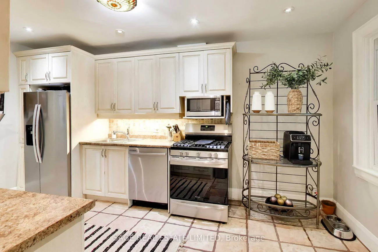 57, Edith, Yonge-Eglinton, Toronto