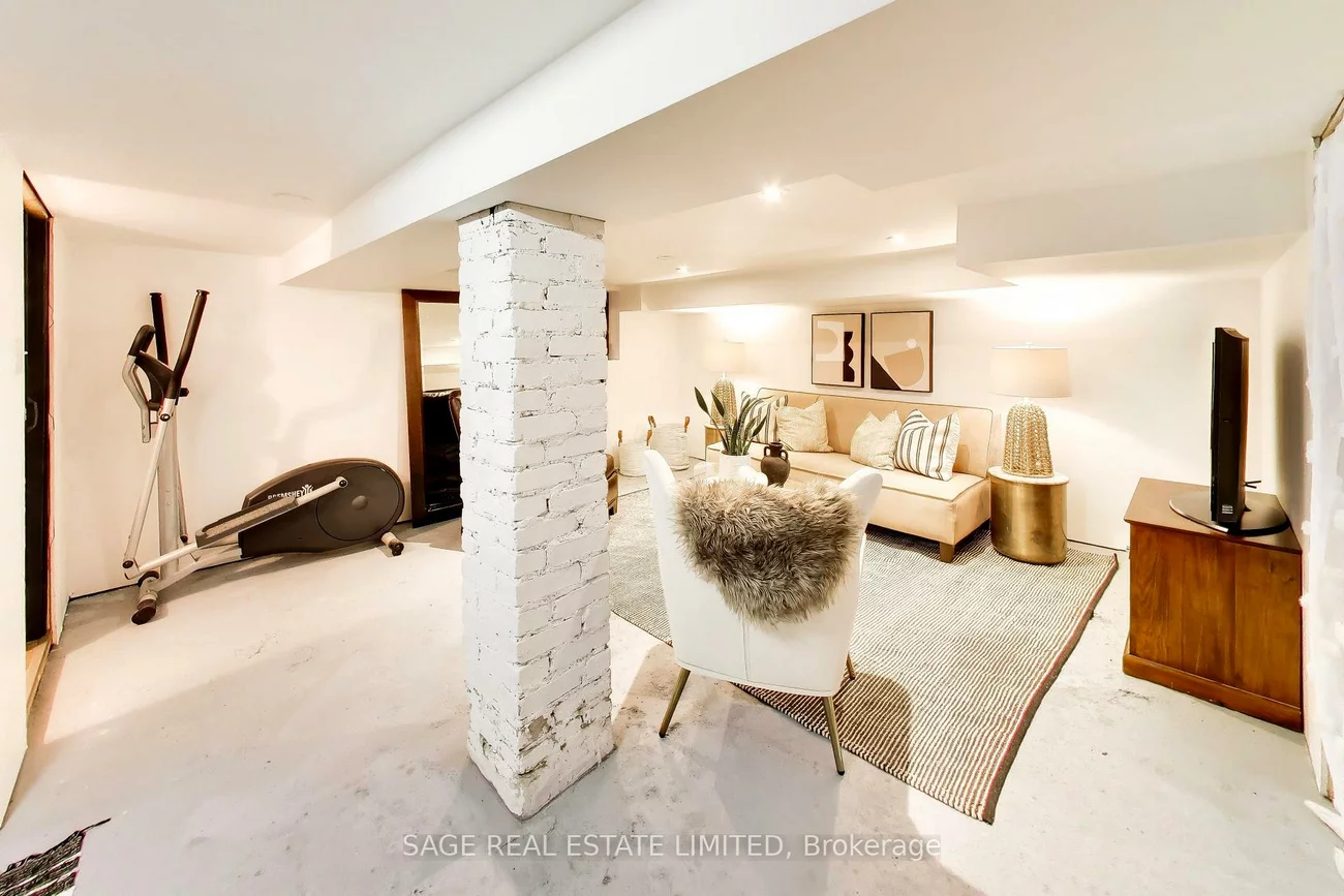 57, Edith, Yonge-Eglinton, Toronto