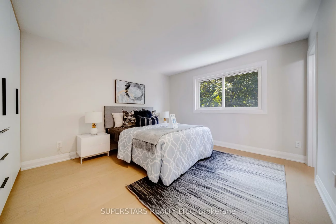 20, Paynter, Hillcrest Village, Toronto