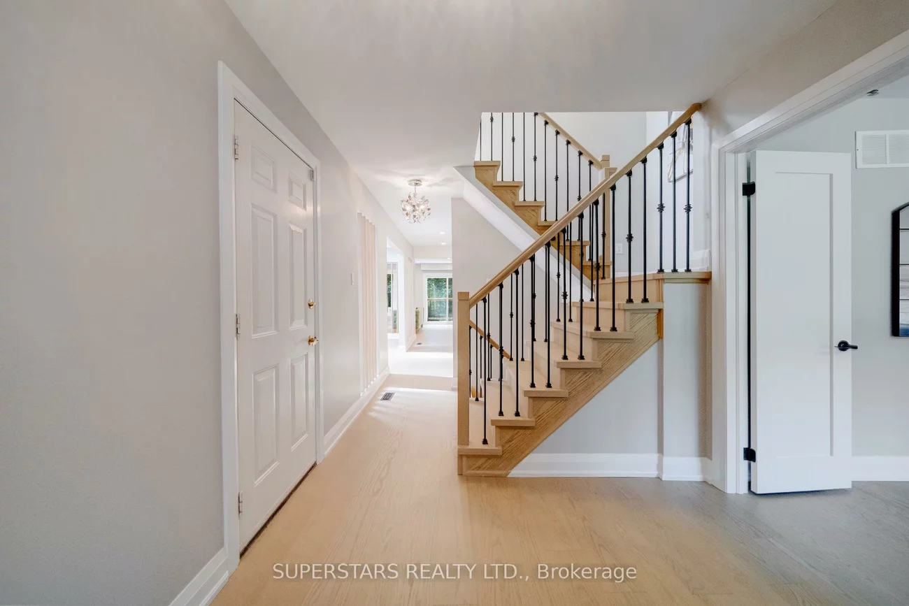20, Paynter, Hillcrest Village, Toronto