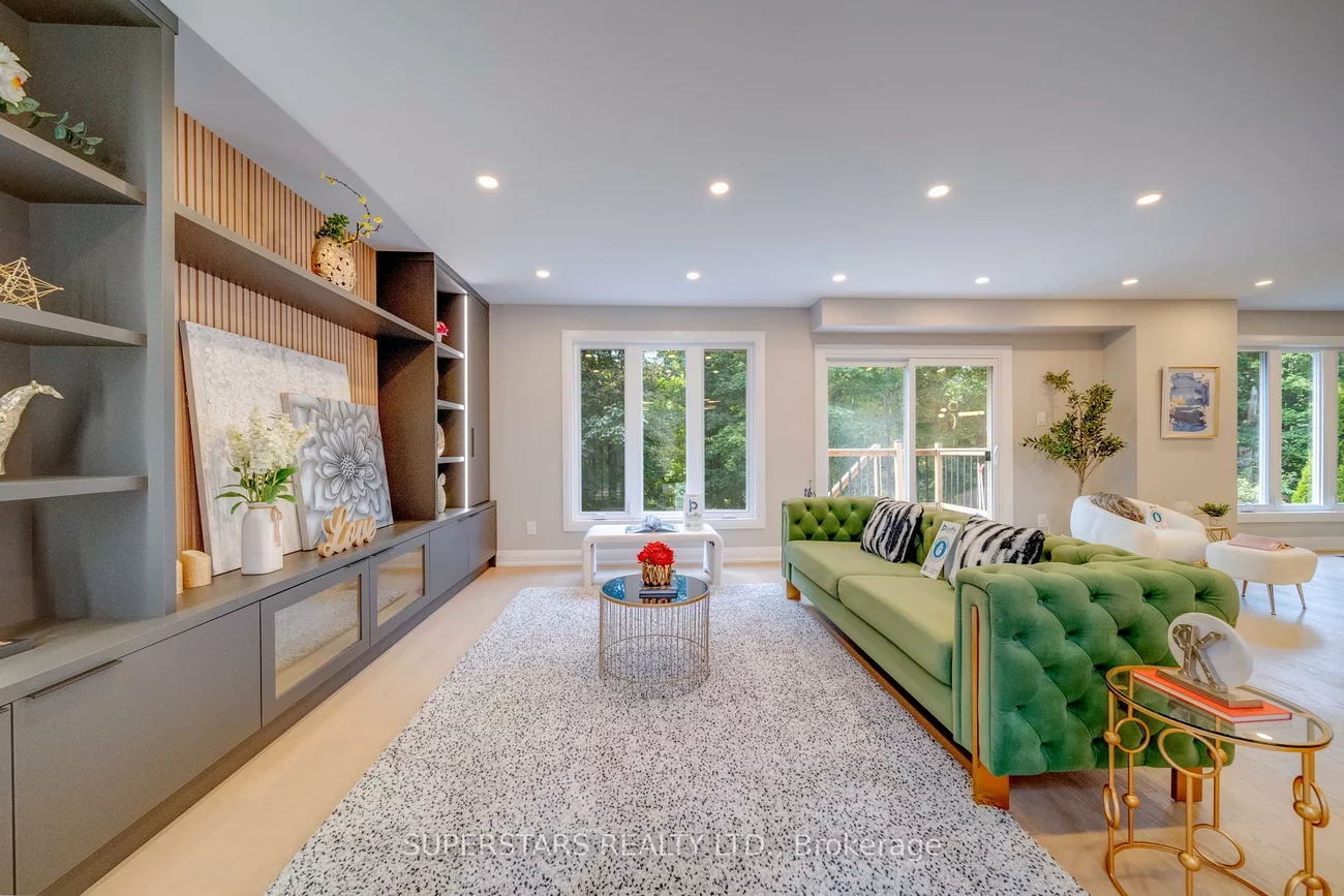 20, Paynter, Hillcrest Village, Toronto