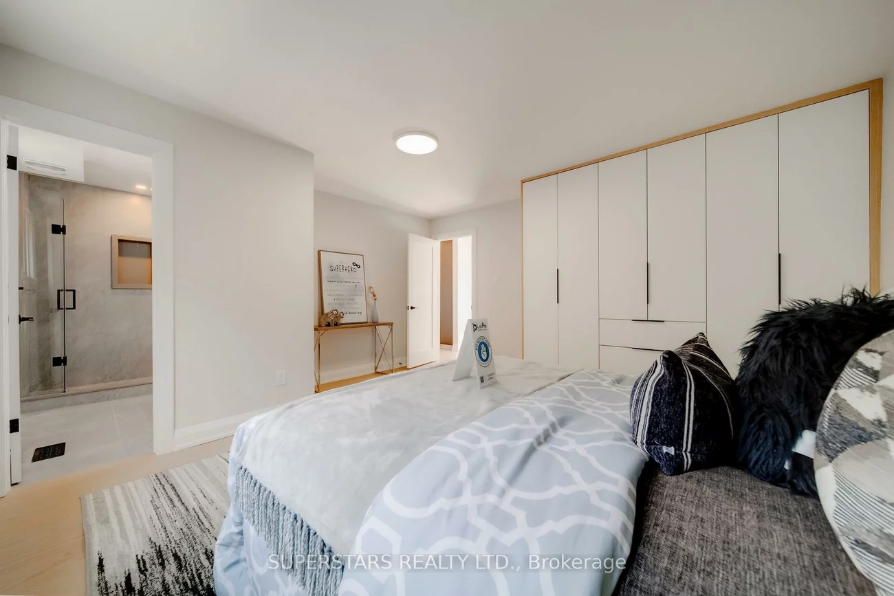 20, Paynter, Hillcrest Village, Toronto
