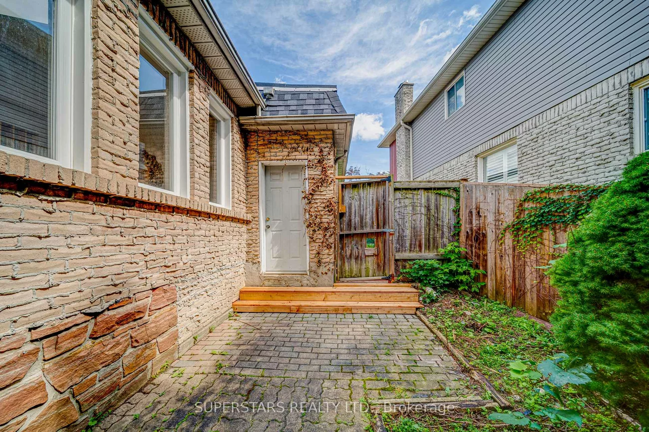 20, Paynter, Hillcrest Village, Toronto