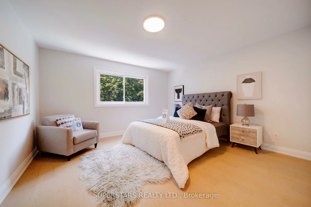 20, Paynter, Hillcrest Village, Toronto