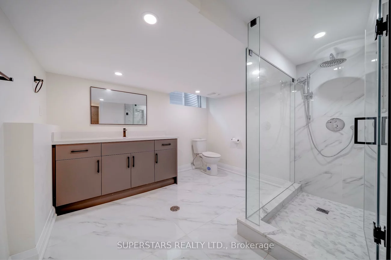 20, Paynter, Hillcrest Village, Toronto