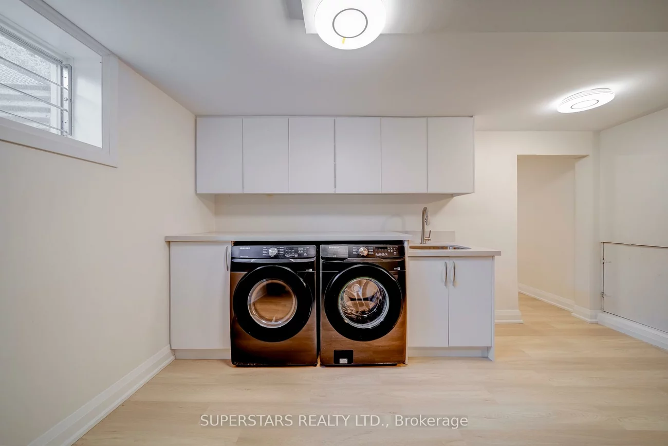 20, Paynter, Hillcrest Village, Toronto