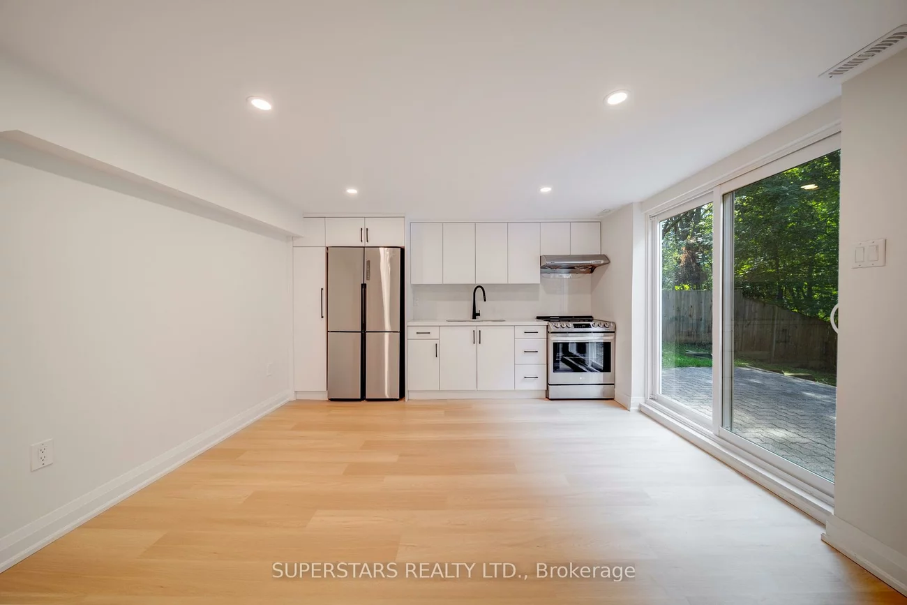 20, Paynter, Hillcrest Village, Toronto