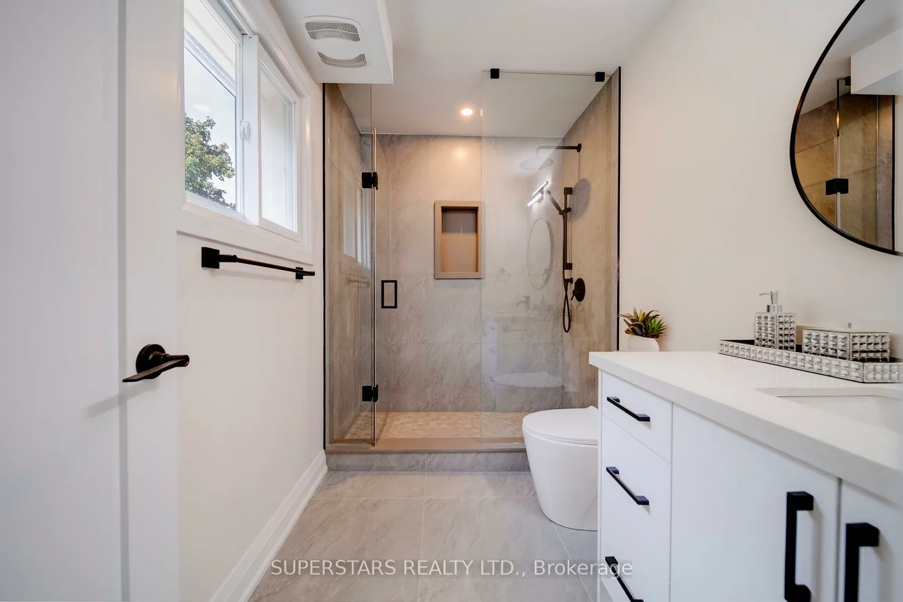 20, Paynter, Hillcrest Village, Toronto
