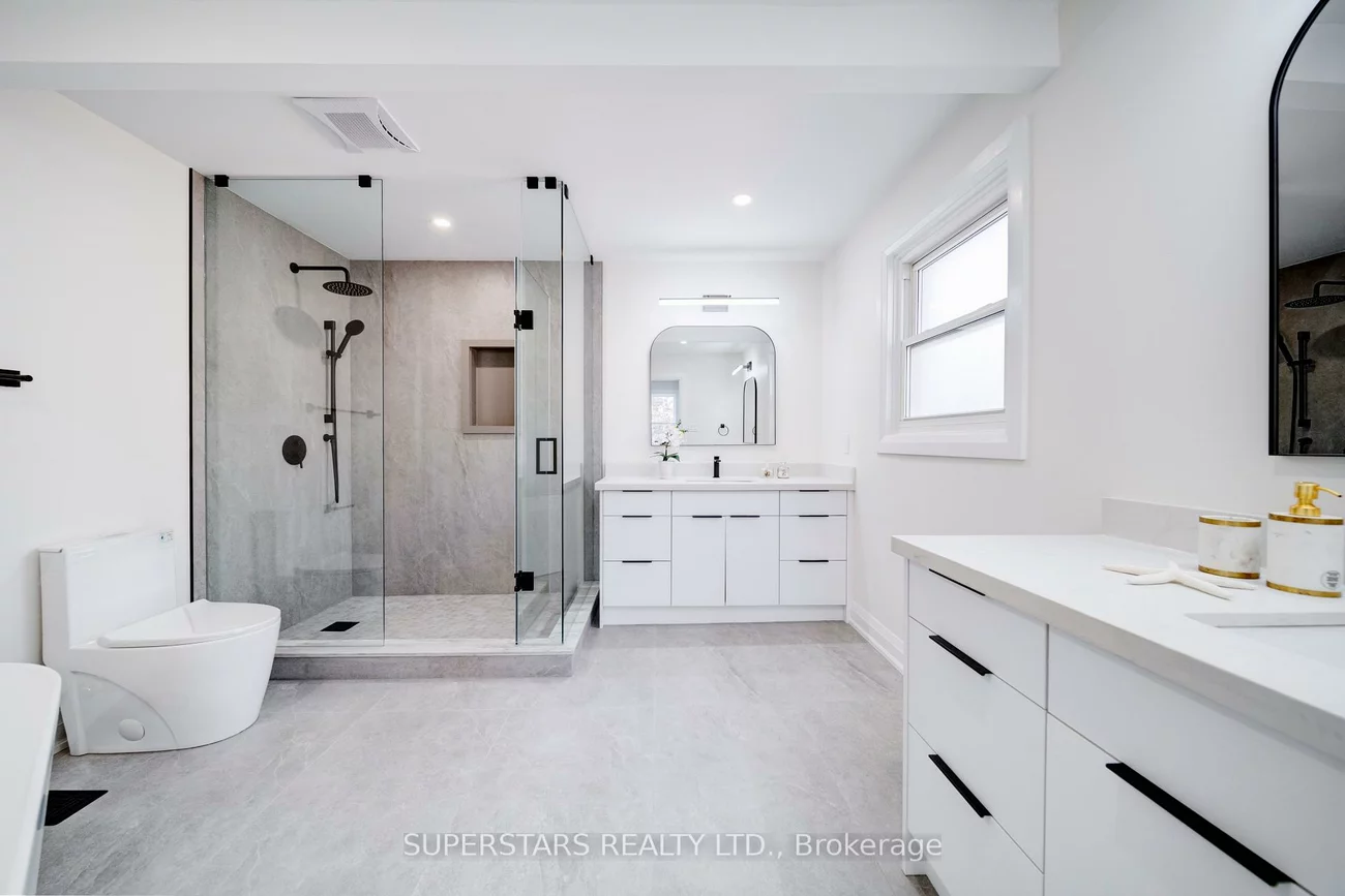 20, Paynter, Hillcrest Village, Toronto