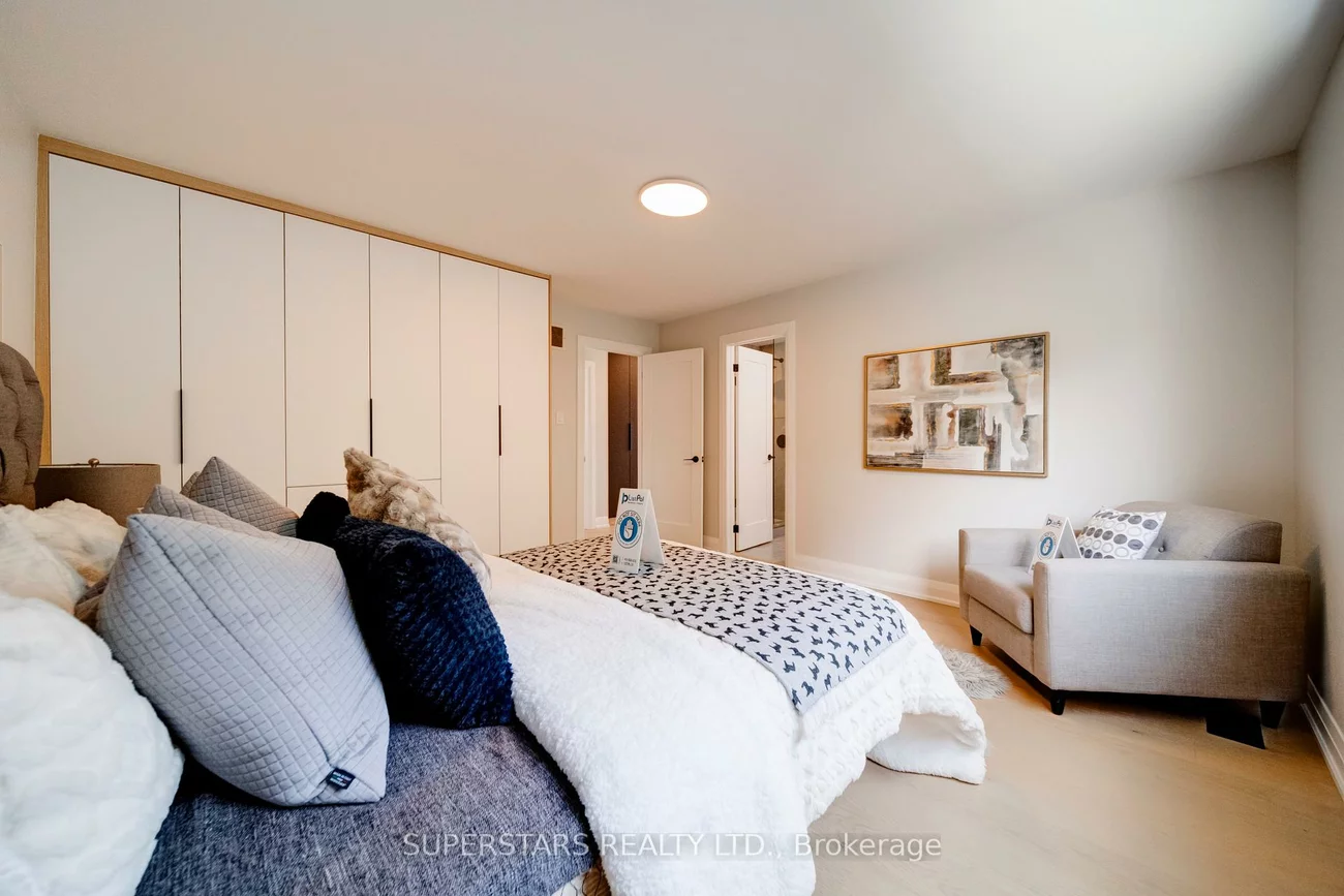 20, Paynter, Hillcrest Village, Toronto