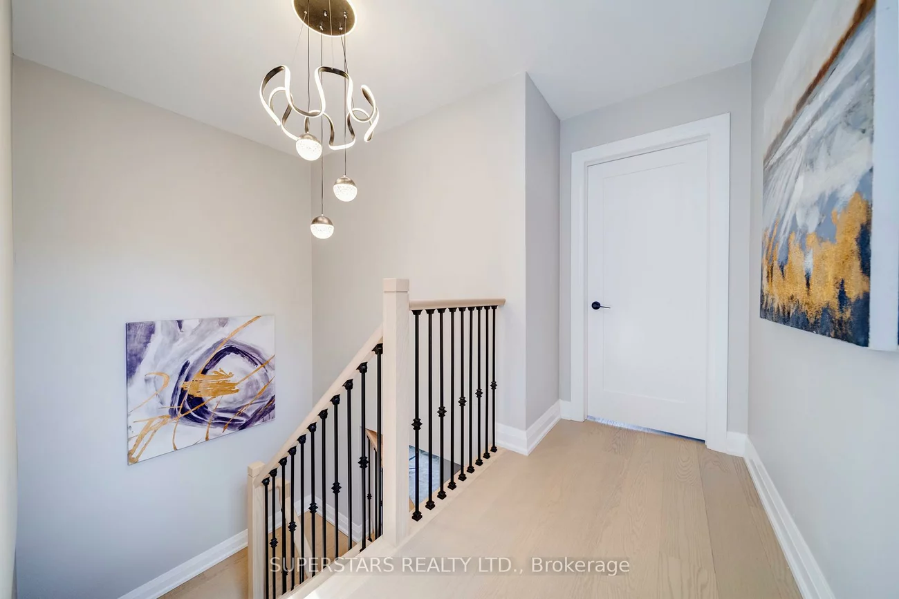 20, Paynter, Hillcrest Village, Toronto