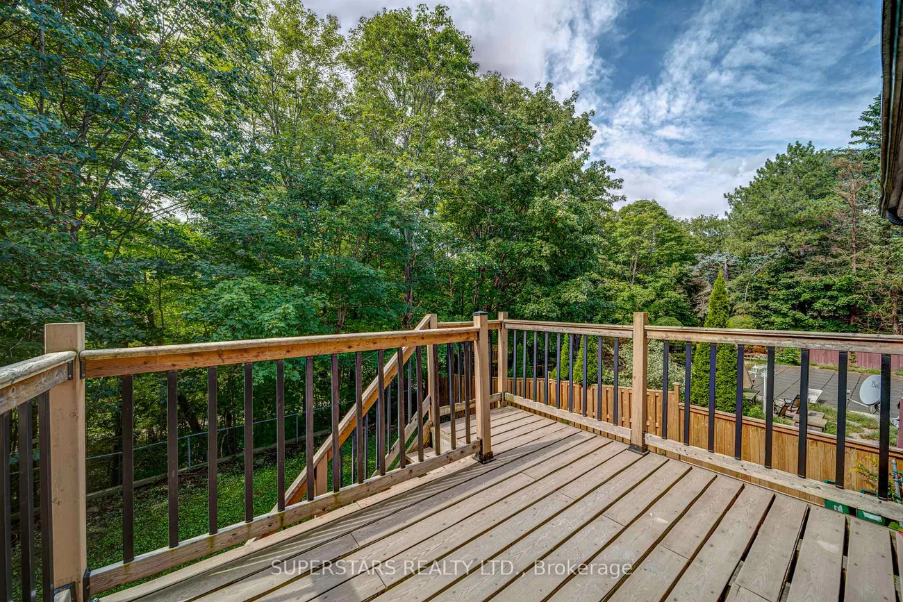 20, Paynter, Hillcrest Village, Toronto