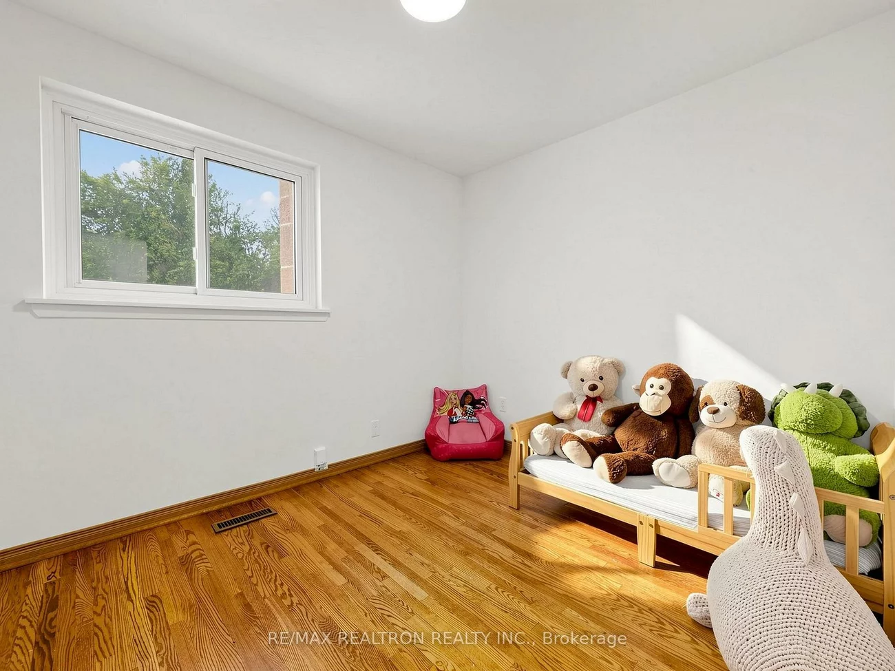 35, Rochelle, Don Valley Village, Toronto