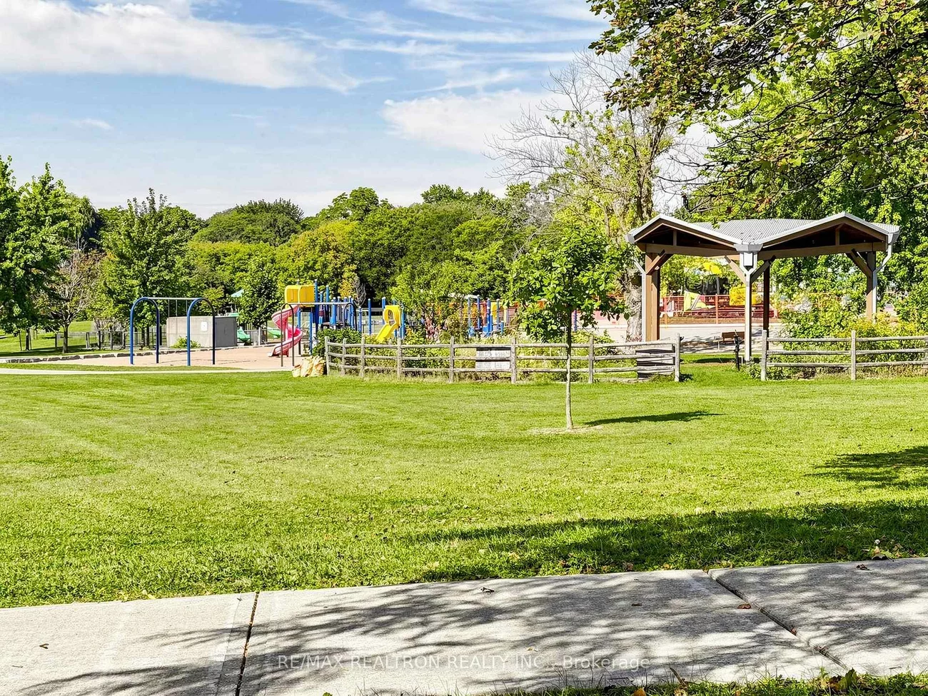 35, Rochelle, Don Valley Village, Toronto
