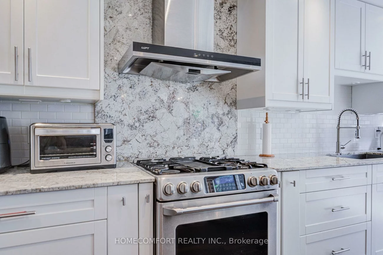 319, Rumsey, Leaside, Toronto