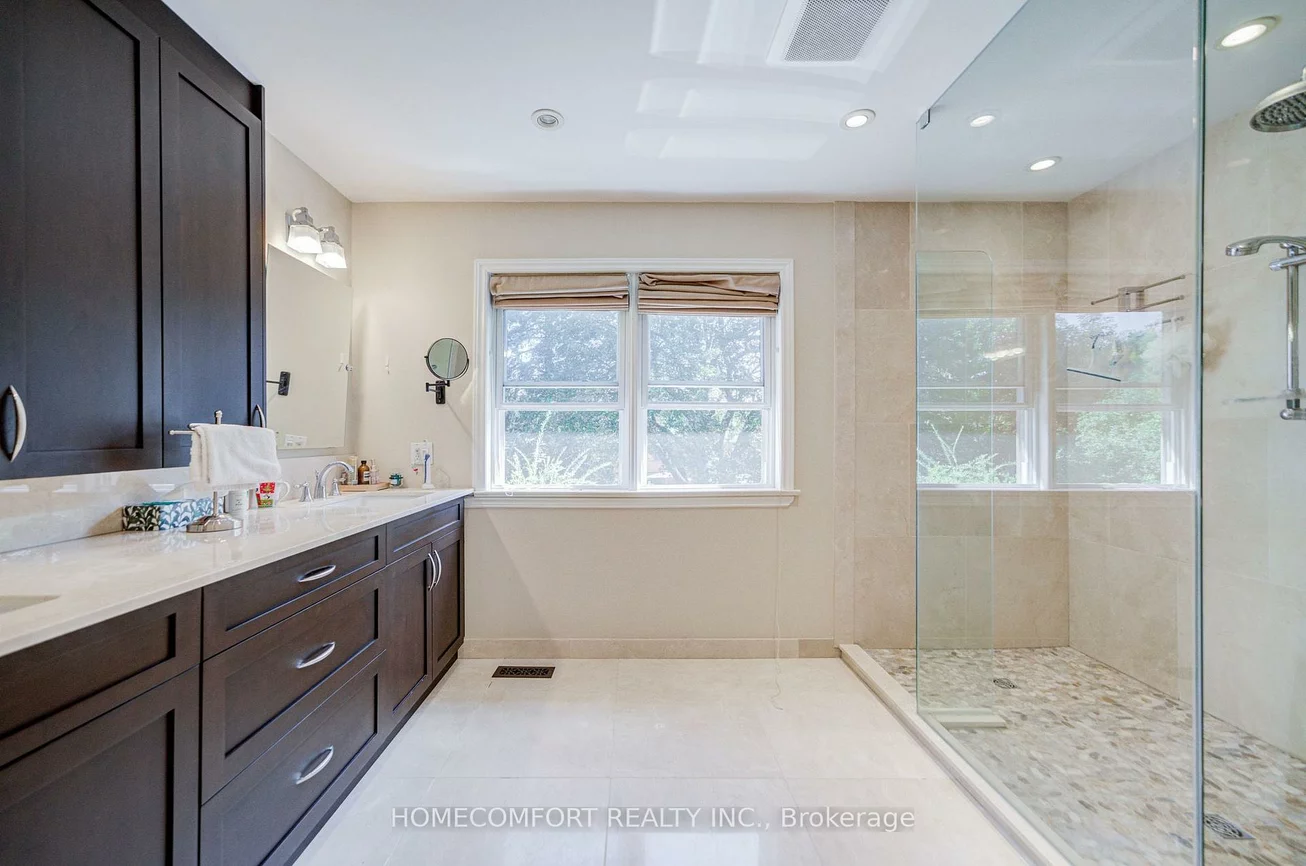 319, Rumsey, Leaside, Toronto