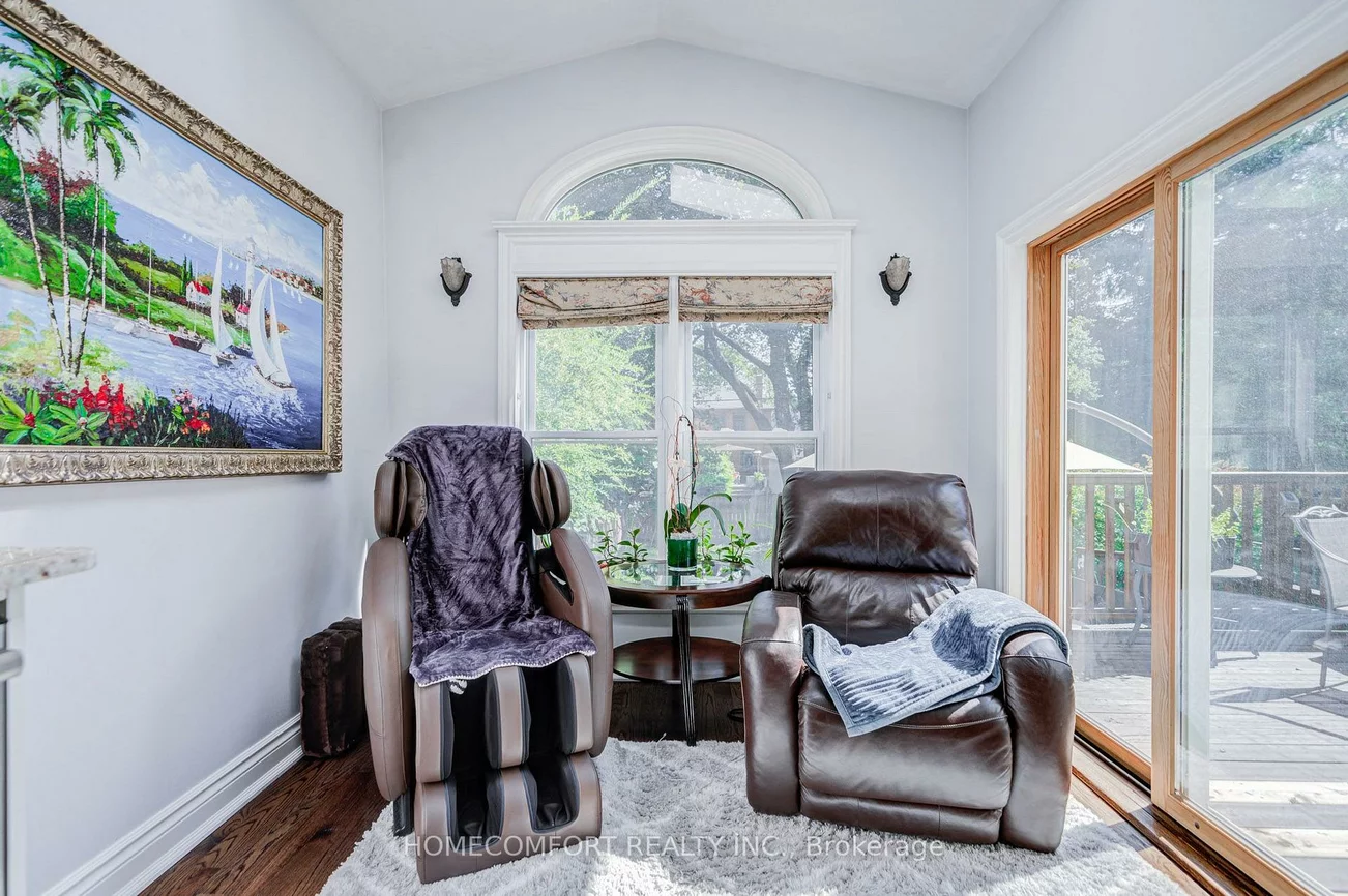 319, Rumsey, Leaside, Toronto