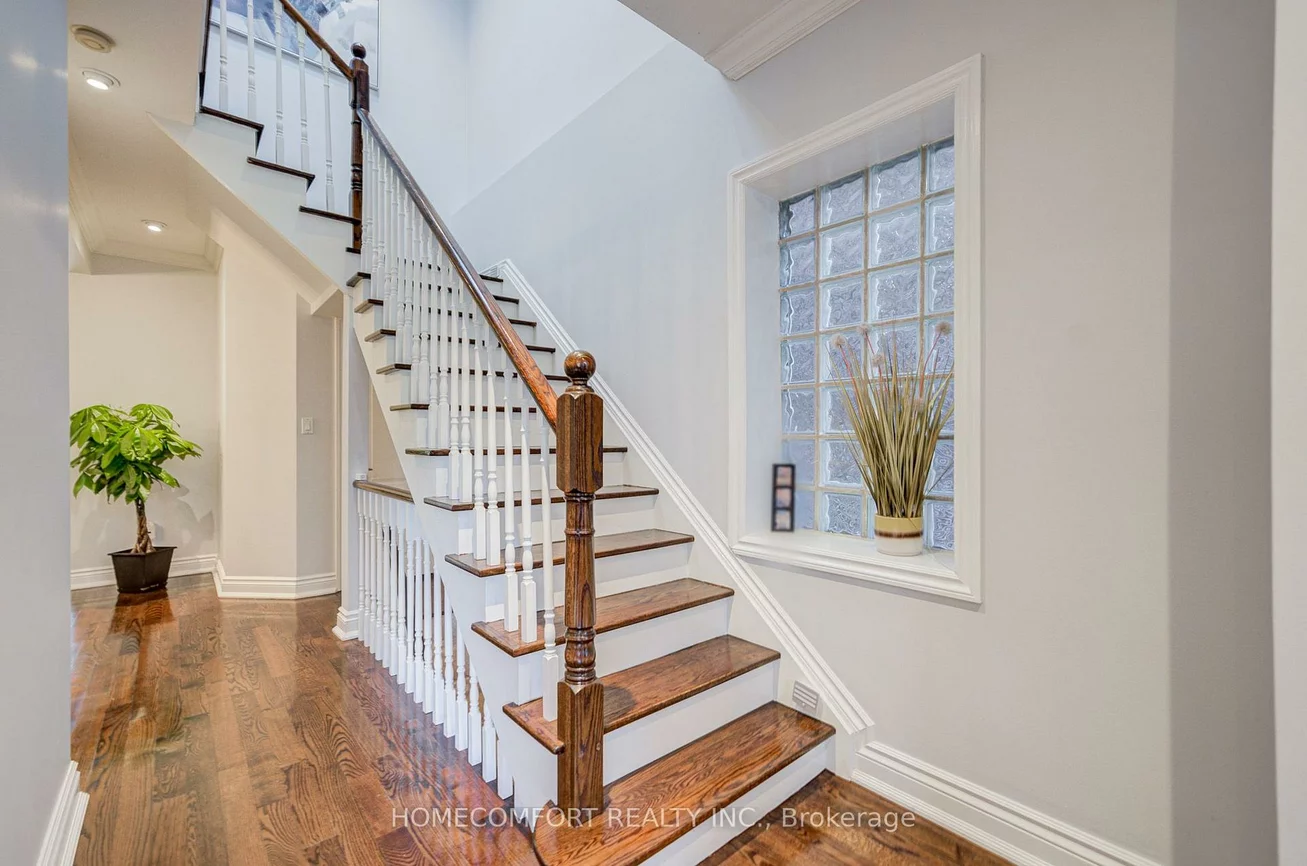 319, Rumsey, Leaside, Toronto
