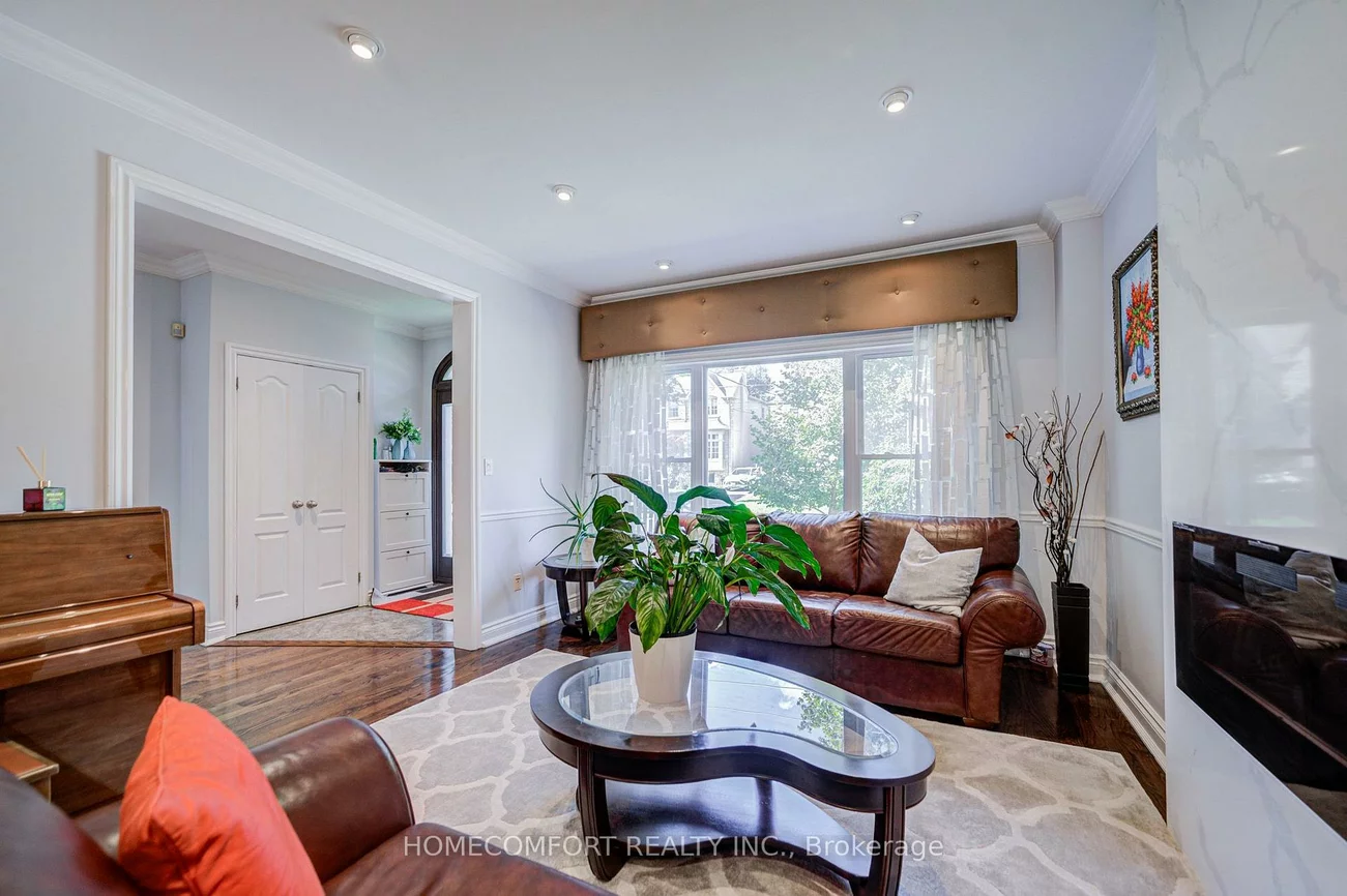 319, Rumsey, Leaside, Toronto
