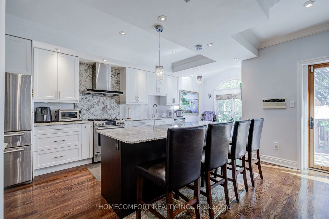319, Rumsey, Leaside, Toronto