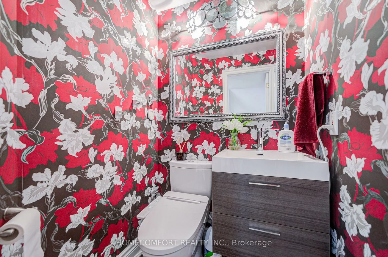319, Rumsey, Leaside, Toronto