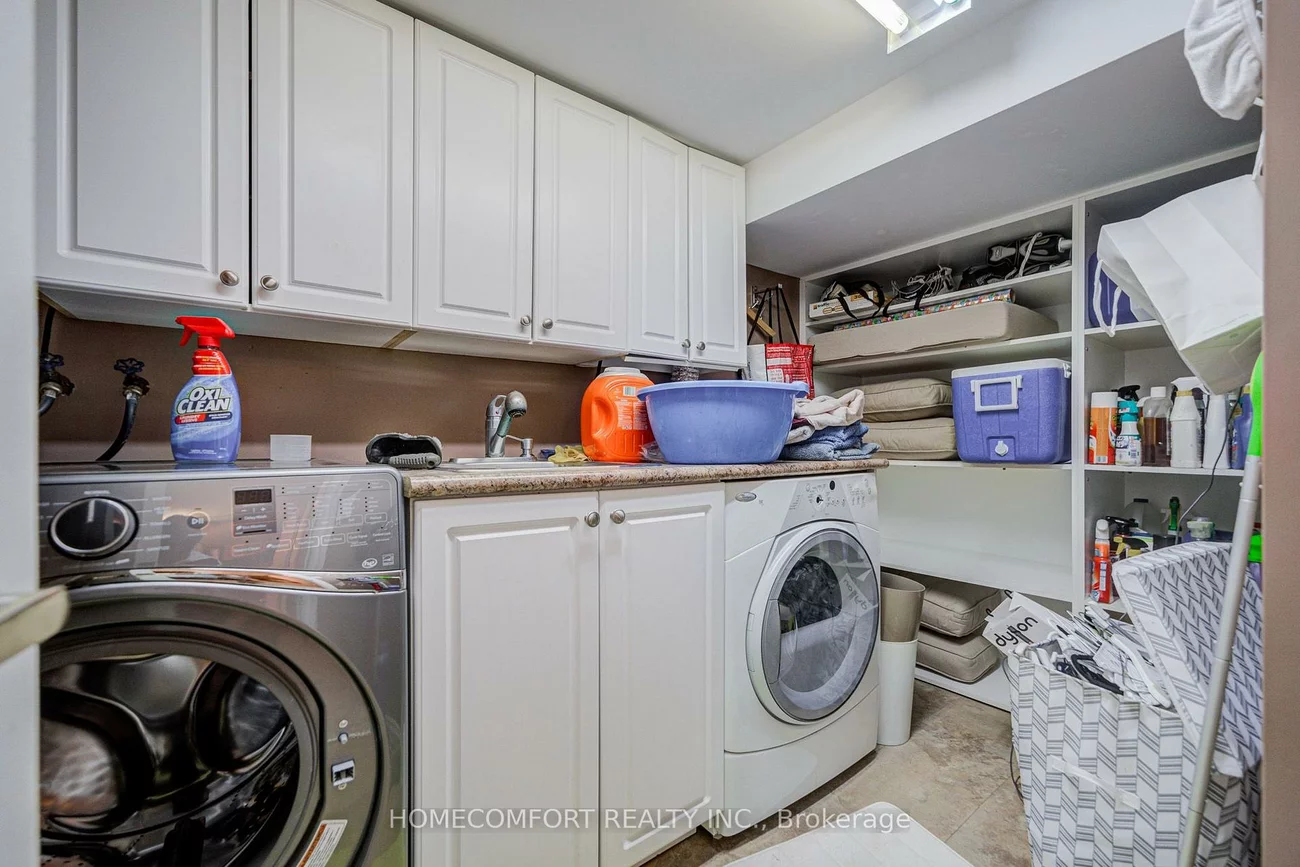 319, Rumsey, Leaside, Toronto