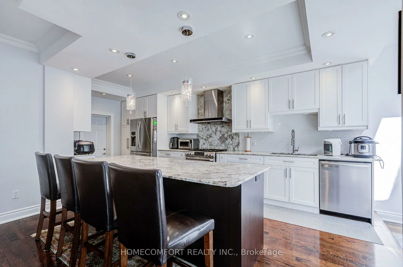 319, Rumsey, Leaside, Toronto