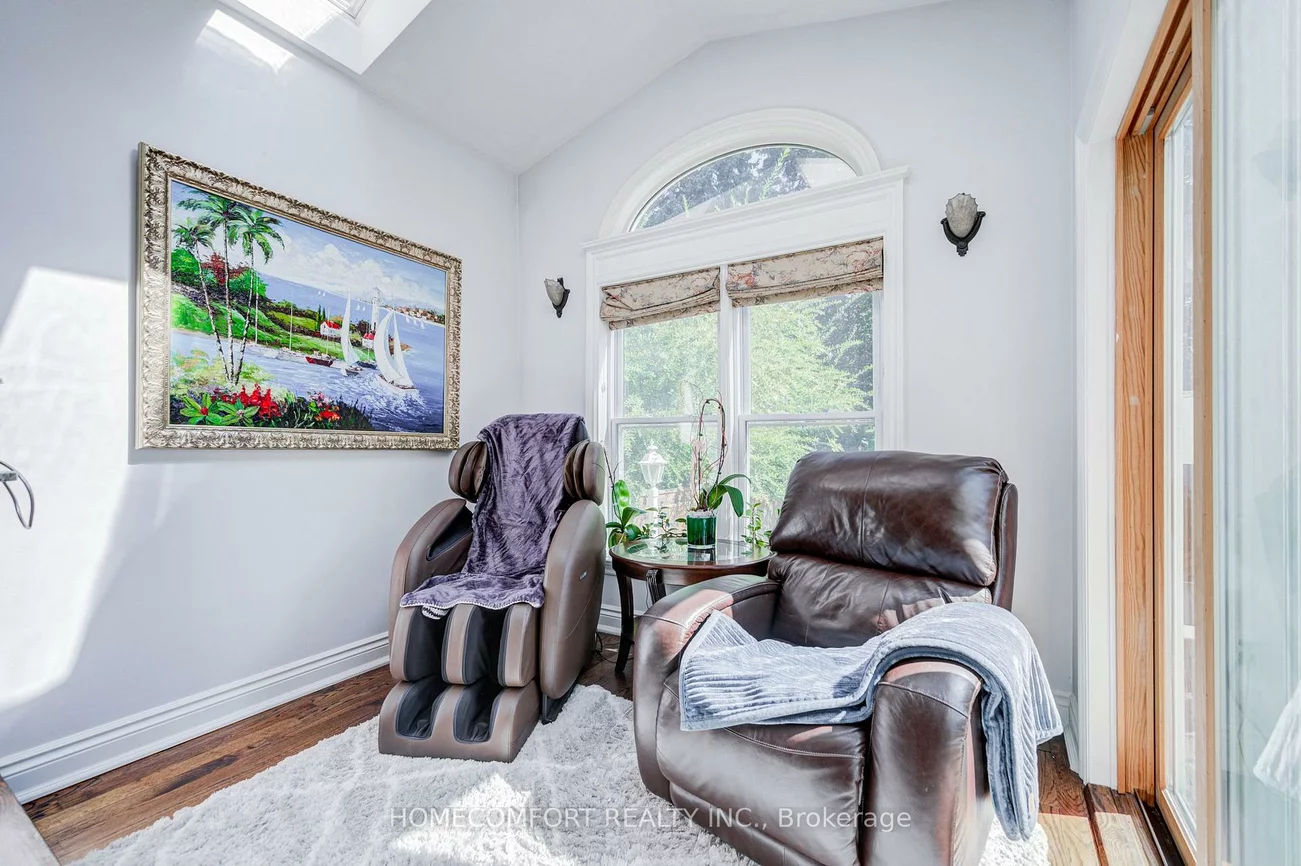 319, Rumsey, Leaside, Toronto